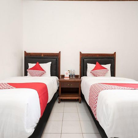 โอโย 1778 โอมะฮ์ ดูเวต Hotel Beran Kidul ภายนอก รูปภาพ
