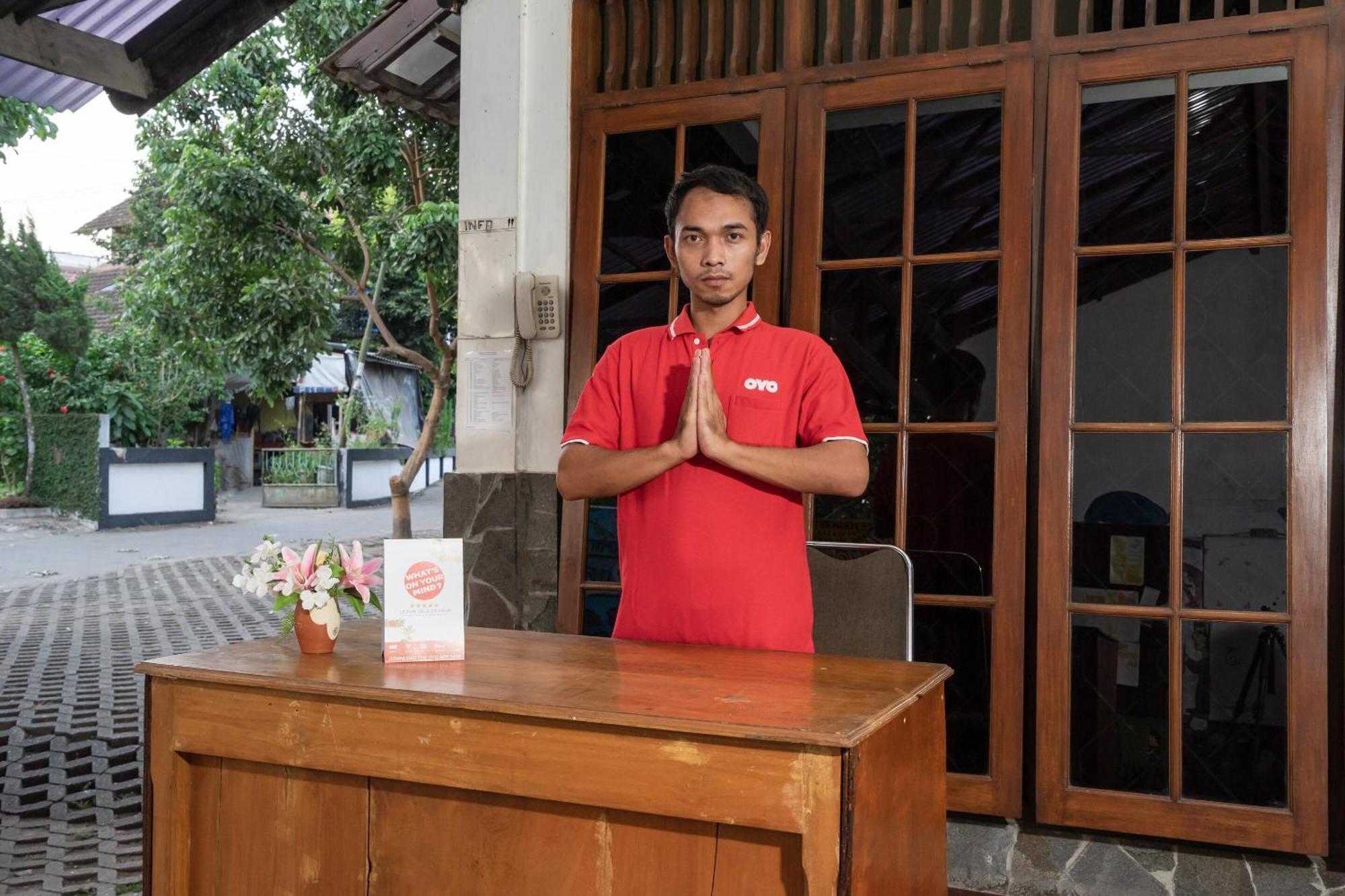 โอโย 1778 โอมะฮ์ ดูเวต Hotel Beran Kidul ภายนอก รูปภาพ