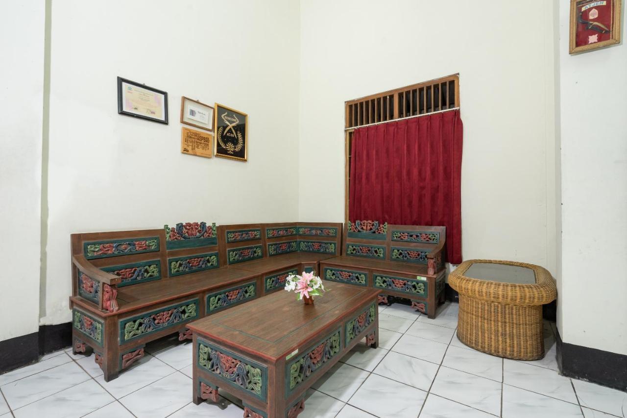 โอโย 1778 โอมะฮ์ ดูเวต Hotel Beran Kidul ภายนอก รูปภาพ