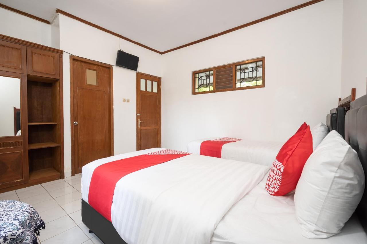 โอโย 1778 โอมะฮ์ ดูเวต Hotel Beran Kidul ภายนอก รูปภาพ