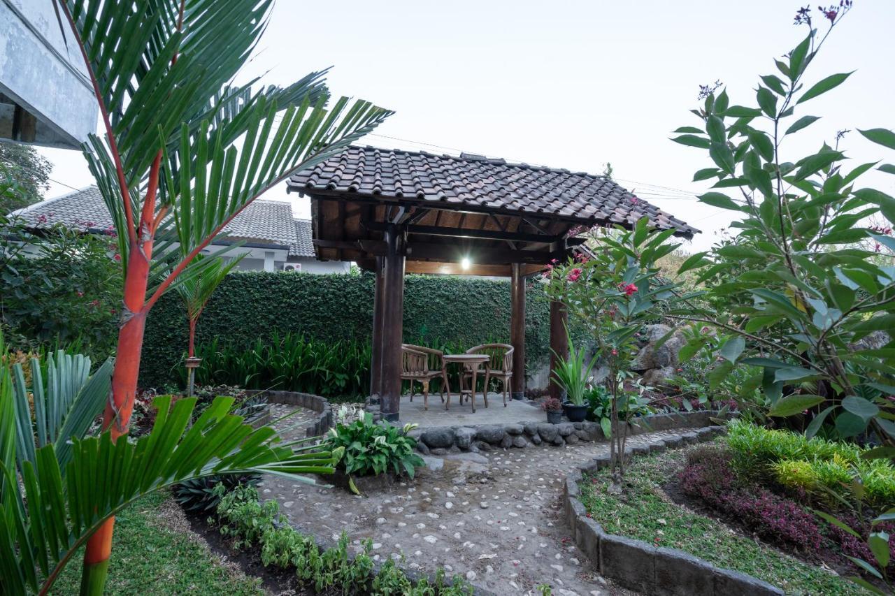โอโย 1778 โอมะฮ์ ดูเวต Hotel Beran Kidul ภายนอก รูปภาพ